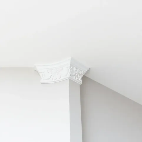 Wykończenie między sufitem a ścianą