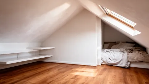 wykończenie skosów na poddaszu