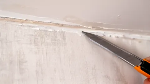 wykończenie tapety przy suficie